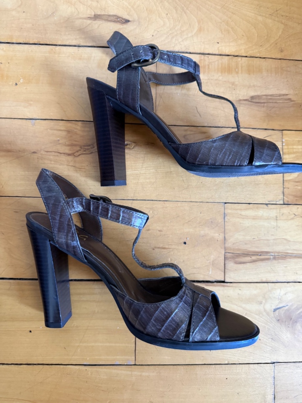 BCBG Paris Brown Croc Embossed Block Heel Sandals 6